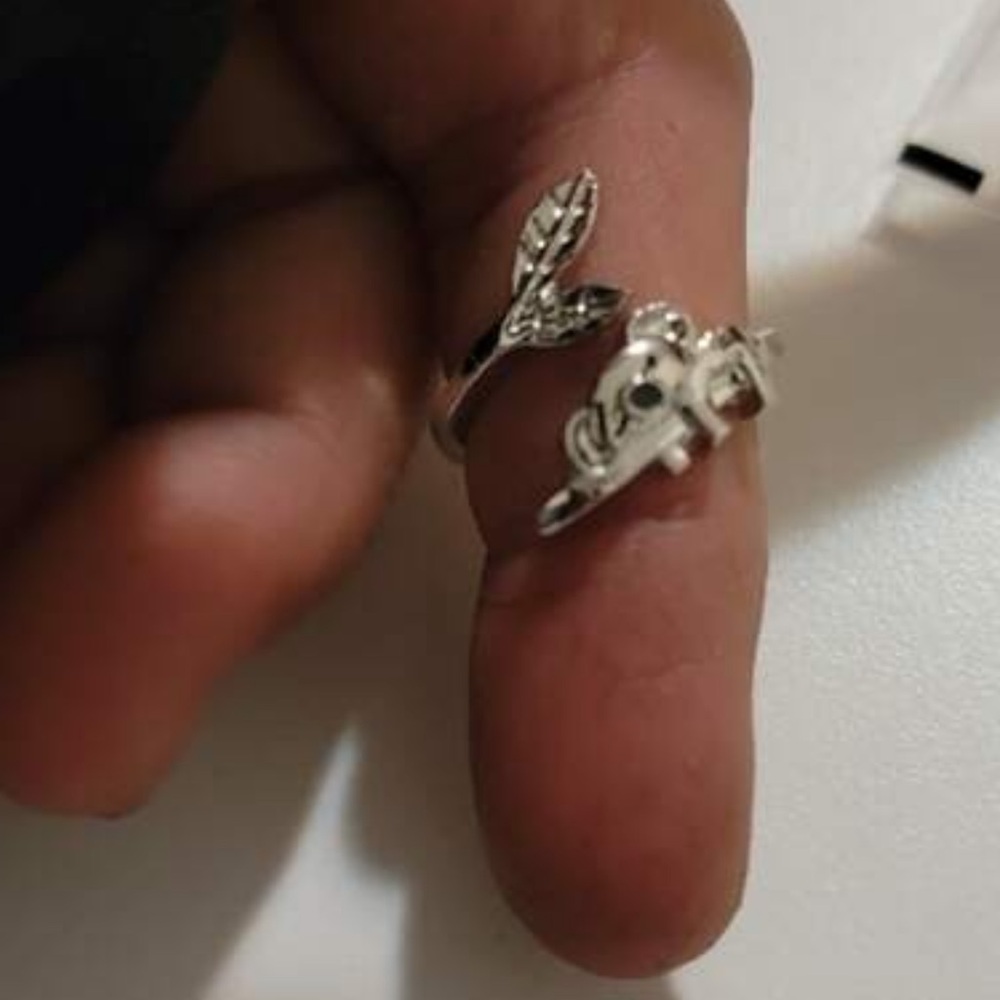 Chic Nation Silver koala bear and Leaf Ring